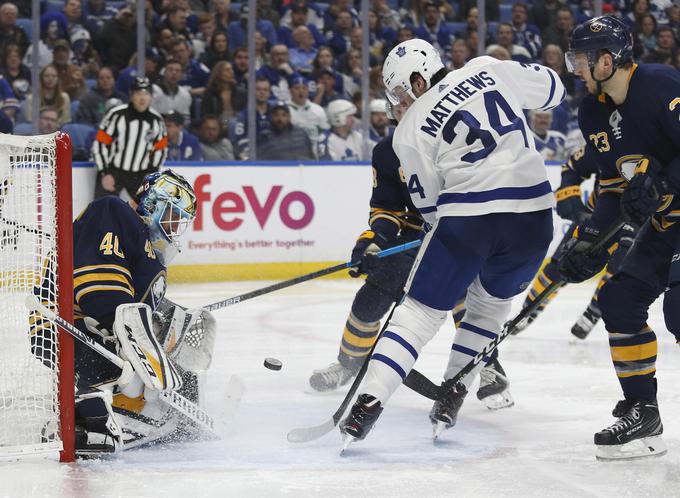 21-letni Auston Matthews je vknjižil 200. točko v NHL. | Foto: Reuters