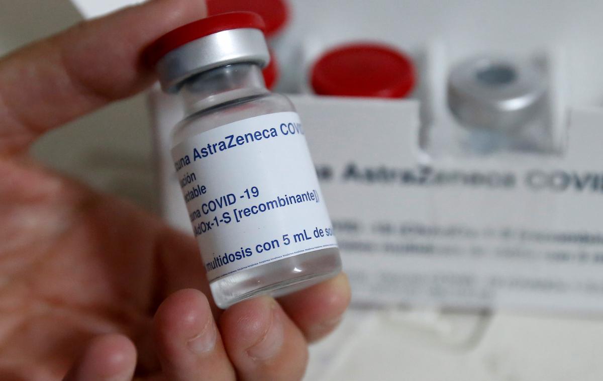 Cepljenje, cepivo, AstraZeneca | Ema je med neželene učinke cepiva AstraZenece dodala nevrološko motnjo. | Foto Reuters