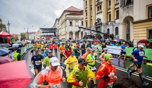 Kaj je novega na ljubljanskem maratonu? Manj gneče, medalje za tekače na 10 km, 20 fotokotičkov in še kaj ...