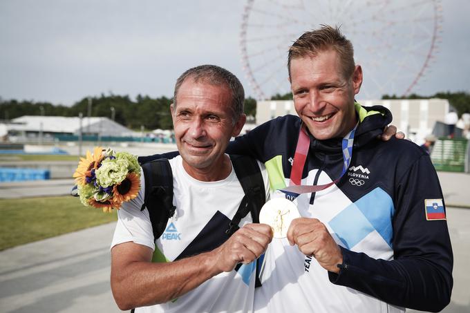 Benjamin Savšek in njegov trener Jože Vidmar sta že dolgo časa nerazdružljiva. | Foto: Anže Malovrh/STA