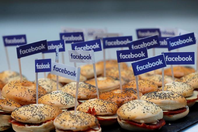 Facebook ima tako veliko moč in vpliv, da si brez težav lahko privošči nadaljevanje obstoječega modela, kjer mu za vsebine ni treba plačati nič. | Foto: Reuters