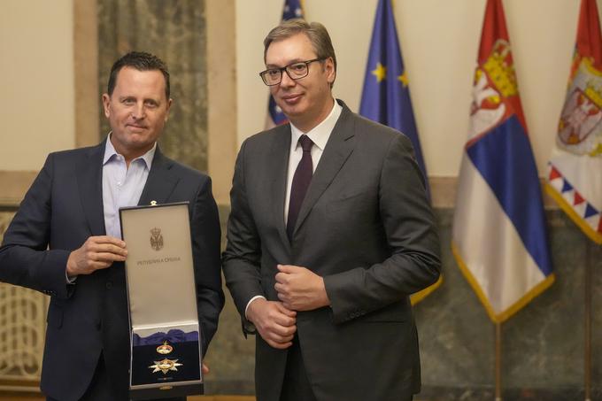 Richard Grenell, ki se ga omenja kot novega ameriškega zunanjega ministra v primeru Trumpove zmage, ima dobre odnose s Srbijo. Lani oktobra mu je predsednik Vučić celo podelil visoko srbsko državniško odlikovanje. | Foto: Guliverimage