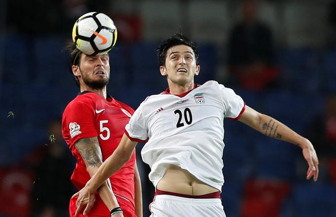 Sardar Azmoun je star šele 23 let, a ima v Iranu že status ikone. | Foto: Reuters