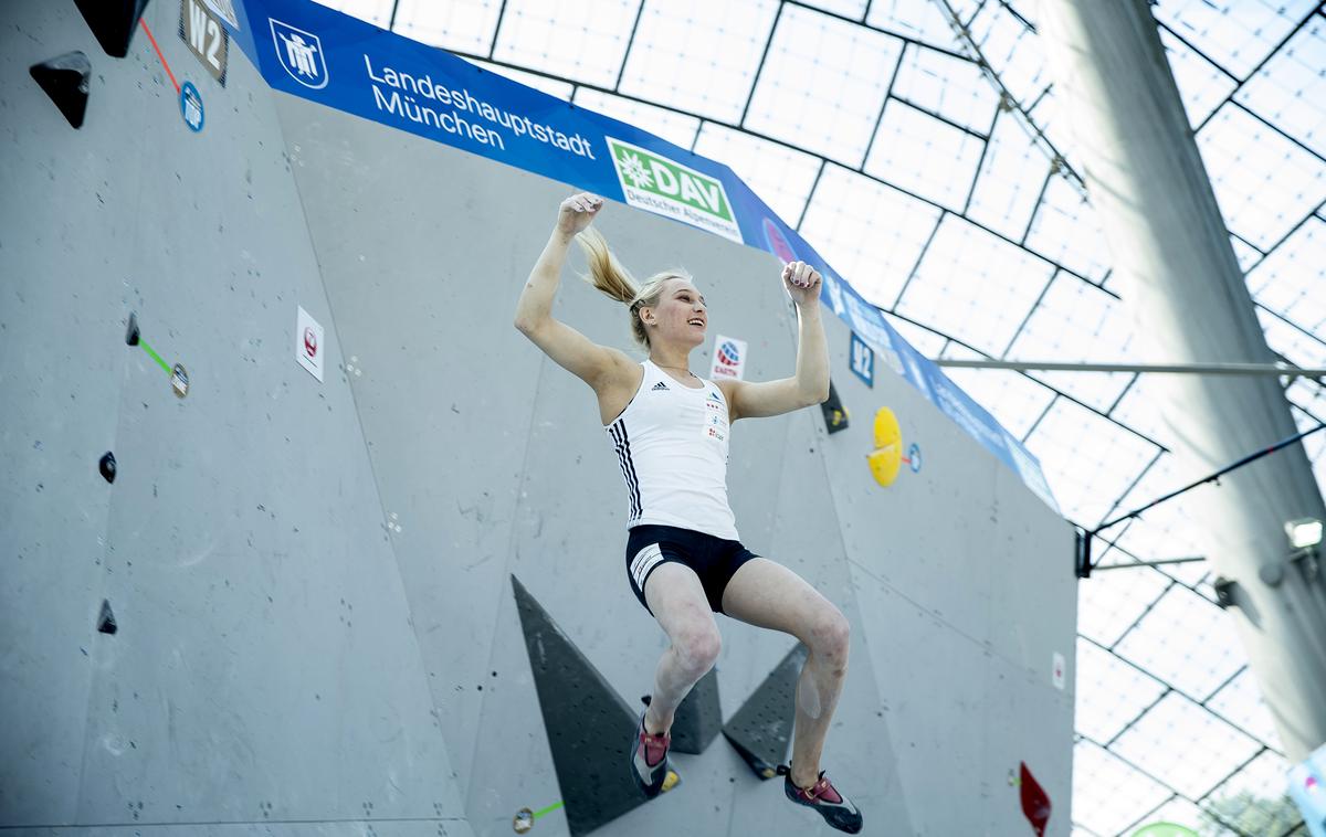 IFSC WORLD CUP MUNICH | Janja Garnbret je bila v polfinalu predzadnje bvalvanske preizkušnje v tej sezoni edina med dekleti, ki je razrešila vse štiri balvanske probleme. | Foto Ana Kovač