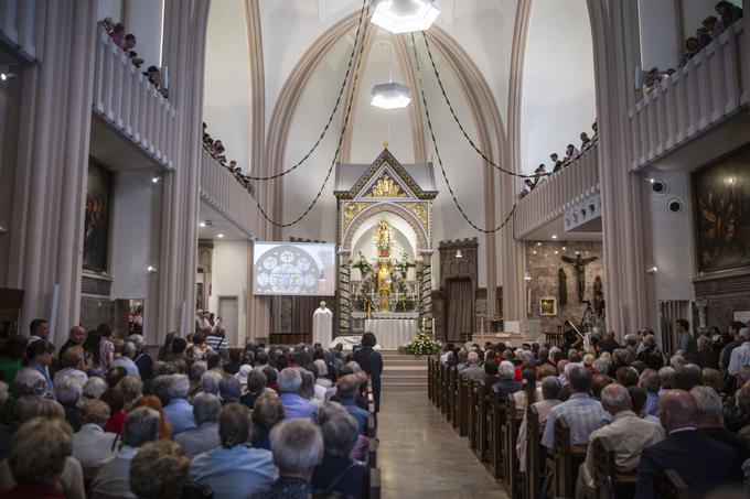 Notranjost cerkve je bila obnovljena v rekordnem času.  | Foto: Bojan Puhek