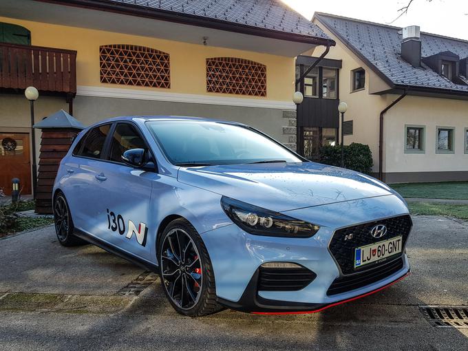 Leta 2018 sta na ceste zapeljala i30 N in i30 N fastback. Oba sta zaradi odličnih voznih lastnosti navdušila številne športne voznike. | Foto: Gašper Pirman