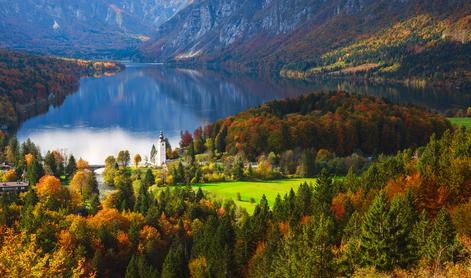 V Bohinjskem jezeru se je potopila jadrnica. Ena oseba umrla.