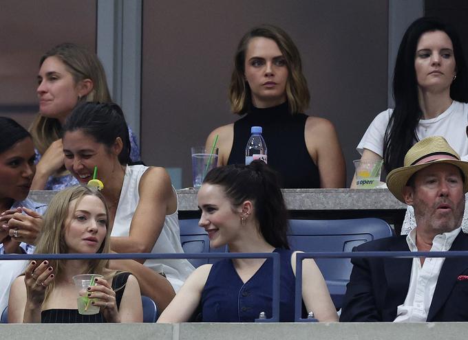 ... igralki Amanda Seyfried in Rachel Brosnahan ter fotomodel Cara Delevingne ... | Foto: Reuters