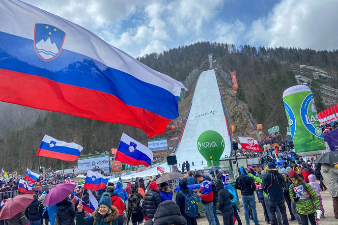 Planica veter | Veter je danes krojil urnik v Planici in naposled odpihnil tekmo. | Foto Sportal