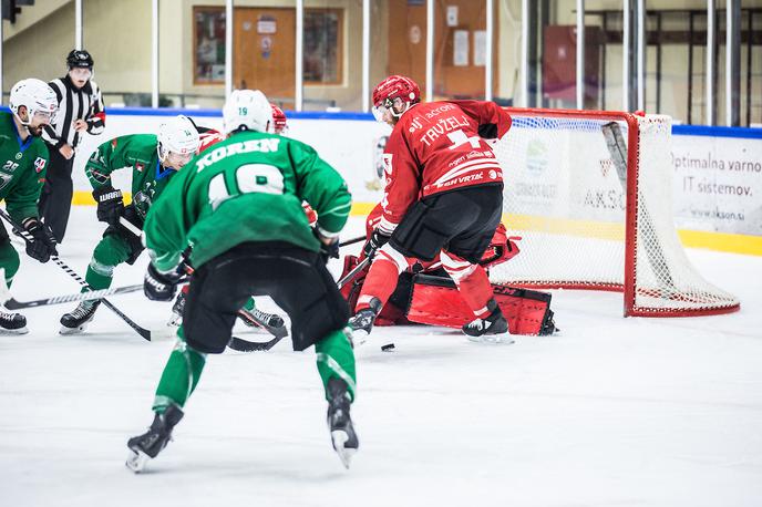 Gal Koren Adnrej Tavželj HDD Jesenice HK Olimpija | Jeseničani in Ljubljančani so zadnje dni sodelovali na pripravljalnem turnirju na Bledu. Železarji bodo konec tedna igral nove pripravljalne tekme, zmaji bodo v tekmovalnem ritmu spet na Pokalu Slovenije (od 4. do 7. septembra) | Foto Peter Podobnik/Sportida