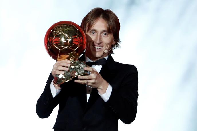 Luka Modrić | Na gala prireditvi France Footballa v Parizu ni bilo presenečenja. Zlata žoga je pristala v rokah Luke Modrića, | Foto Reuters