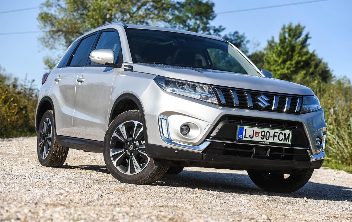 Suzuki vitara hybrid | Pod motornim pokrovom sta lahko le dva motorja: ali 1.4 boosterjet hibrid ali (testni) 1.5 dualjet hibrid. | Foto Gašper Pirman