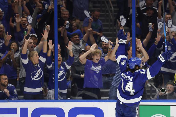 Tampa Bay | Hokejisti Tampe so se po dveh uvodnih porazih proti Coloradu z zmago na domačem ledu vrnili v boj za Stanleyev pokal.  | Foto Reuters