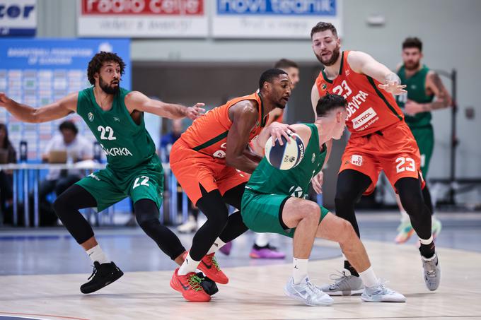 Krko v nedeljo čaka boj s Cedevito Olimpijo, ki je bila na prvem in tudi edinem dozdajšnjem obračunu v tej sezoni v superpokalu prepričljivo boljša. | Foto: Aleš Fevžer