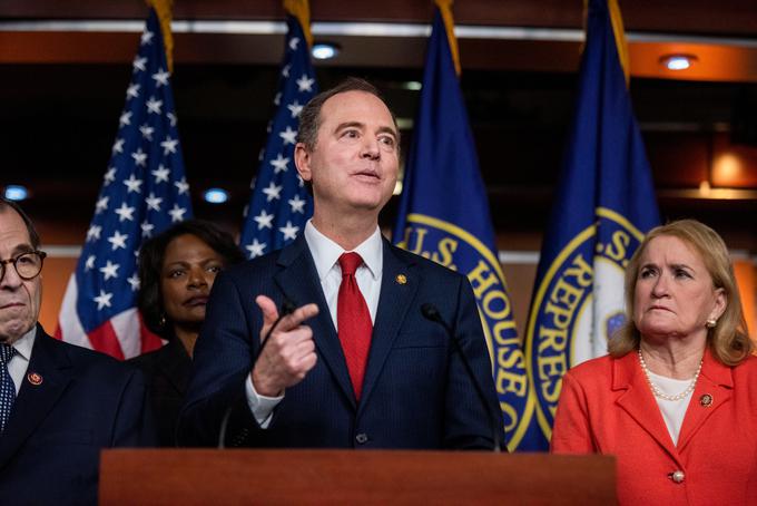 Demokratski senator Adam Schiff je dejal, da senatorjev ne bodo pustili pri miru. | Foto: Reuters