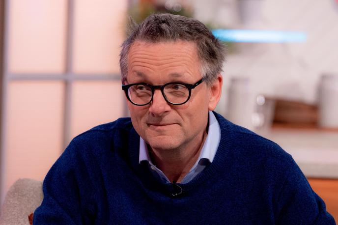 Michael Mosley | Michael Mosley, sicer oče štirih otrok, je po izobrazbi zdravnik, a je svojo kariero naredil na televiziji. Zaslovel je predvsem s serijo dokumentarnih oddaj Zaupajte mi, jaz sem zdravnik, v kateri je predstavljal stanje zdravstvenega sistema v Veliki Britaniji. | Foto Profimedia