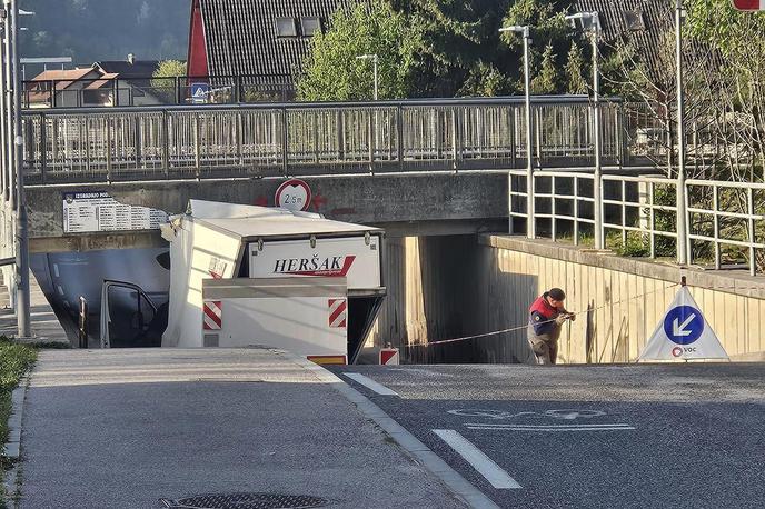 Podvoz Šentjur | Na kraju dogodka so policisti. Zastoj nastaja v obe smeri.  | Foto FB/Dusica Obrez, Marjan Lebar