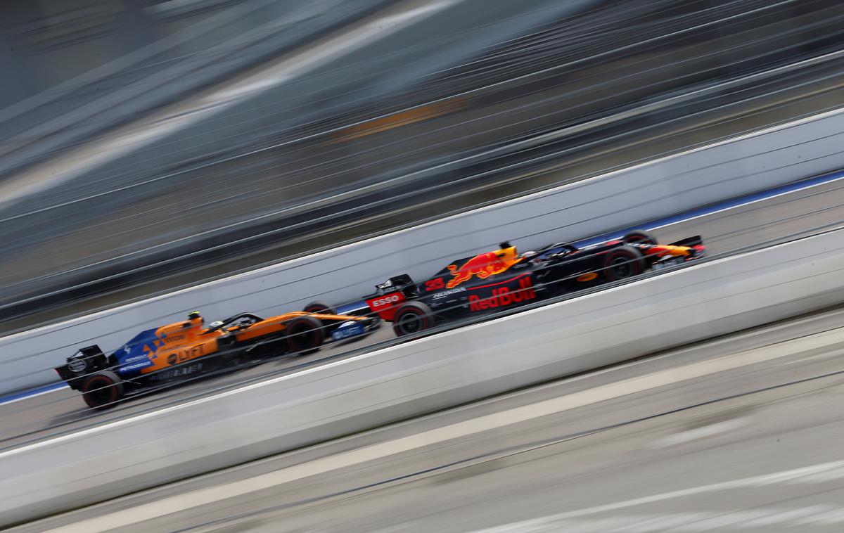 Max Verstappen Soči19 | Na drugem prostem treningu v Sočiju je bil Max Verstappen za dobre tri desetinke sekunde hitrejši od Ferrarijevega Charlesa Leclerca. | Foto Reuters