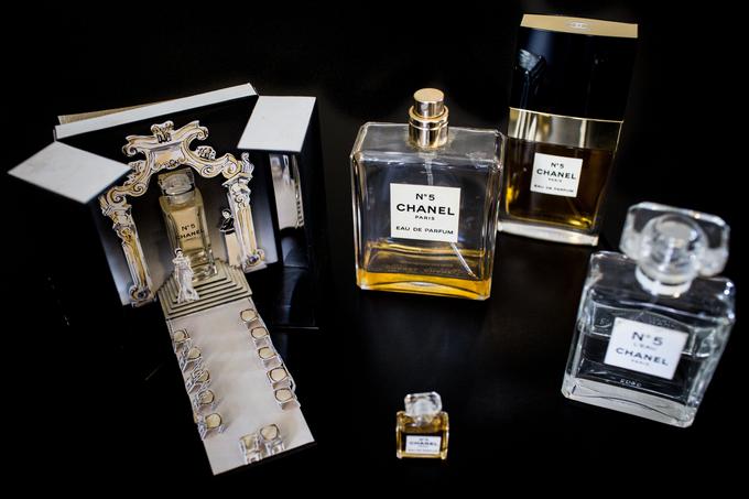 Chanel No. 5 v različnih izvedbah. | Foto: Vid Ponikvar