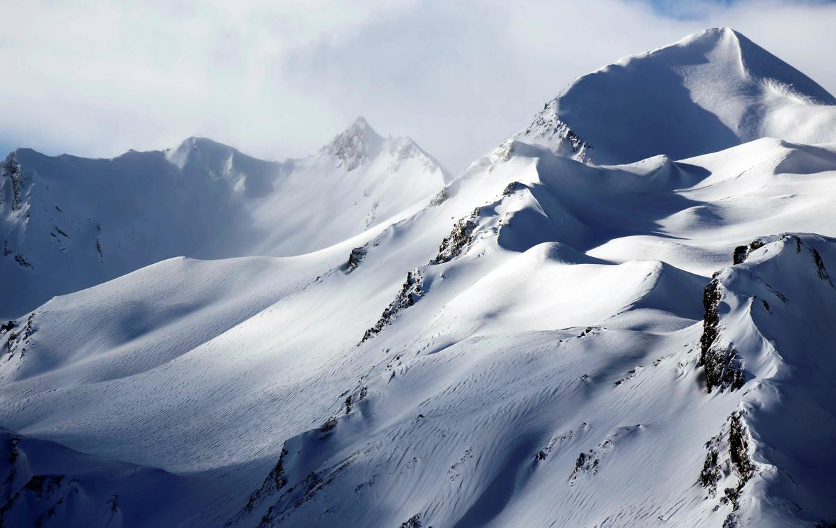 Francoske Alpe | Umrla delavca sta v francoskih Alpah poskušala izvesti nadzorovano sprožitev snežnega plazu. | Foto Reuters