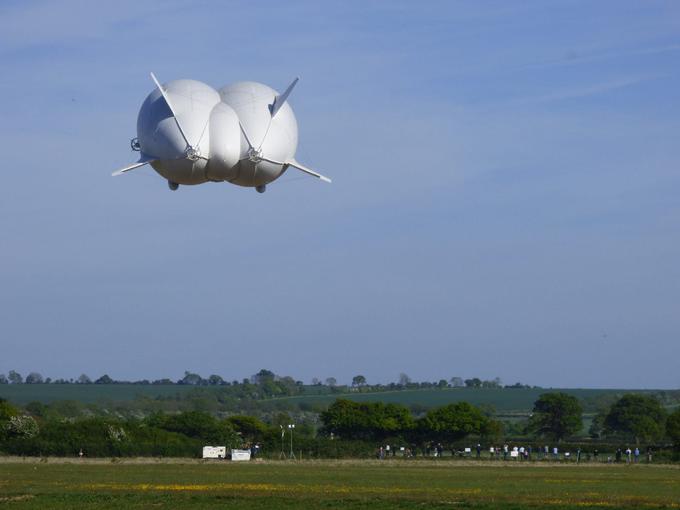 Airlander je dolg 92 metrov, širok je 43,5 metra, visok pa 26 metrov. | Foto: HAV