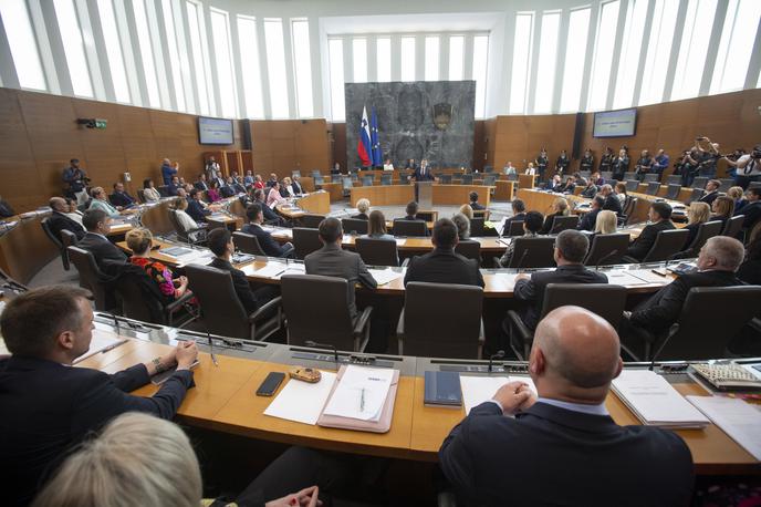 državni zbor | Predlagana sprememba predstavlja majhen, a pomemben korak pri reševanju kadrovske problematike v vzgoji in izobraževanju, so prepričani snovalci zakonske novele. | Foto Bojan Puhek