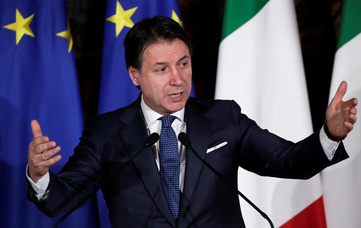 Giuseppe Conte | "Pripravljeni smo še naprej deliti odgovornost vlade, kot smo to počeli do zdaj, vendar na pošten in konstruktiven način," je po srečanju s premierjem Mariem Draghijem dejal voditelj Gibanja petih zvezd Giuseppe Conte. | Foto Reuters