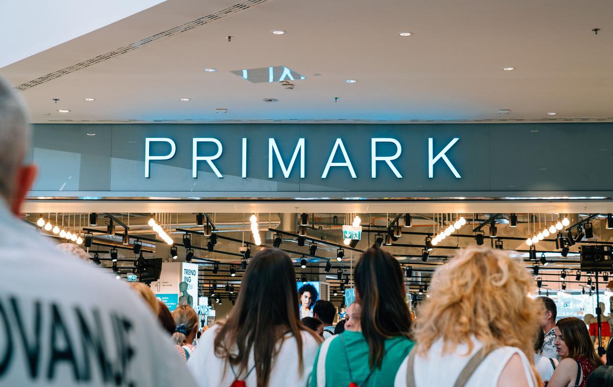 Primark | V družbi so prepričani, da se bodo Primarkovi prihodki in dobiček v prihodnjem letu povečali kljub napovedim o težkih božičnih in novoletnih praznikih. | Foto Jan Lukanović