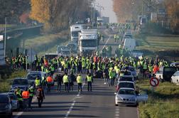 Množični protesti v Franciji zahtevali smrtno žrtev