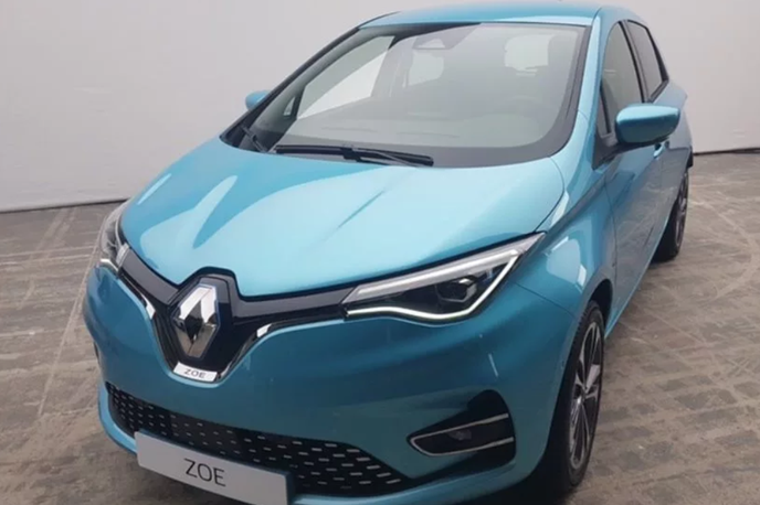 renault zoe | Renault bo danes predstavil novega oziroma prenovljenega električnega zoeja. Ta fotografija je že pred razkritjem zaokrožila po internetu. | Foto Renault