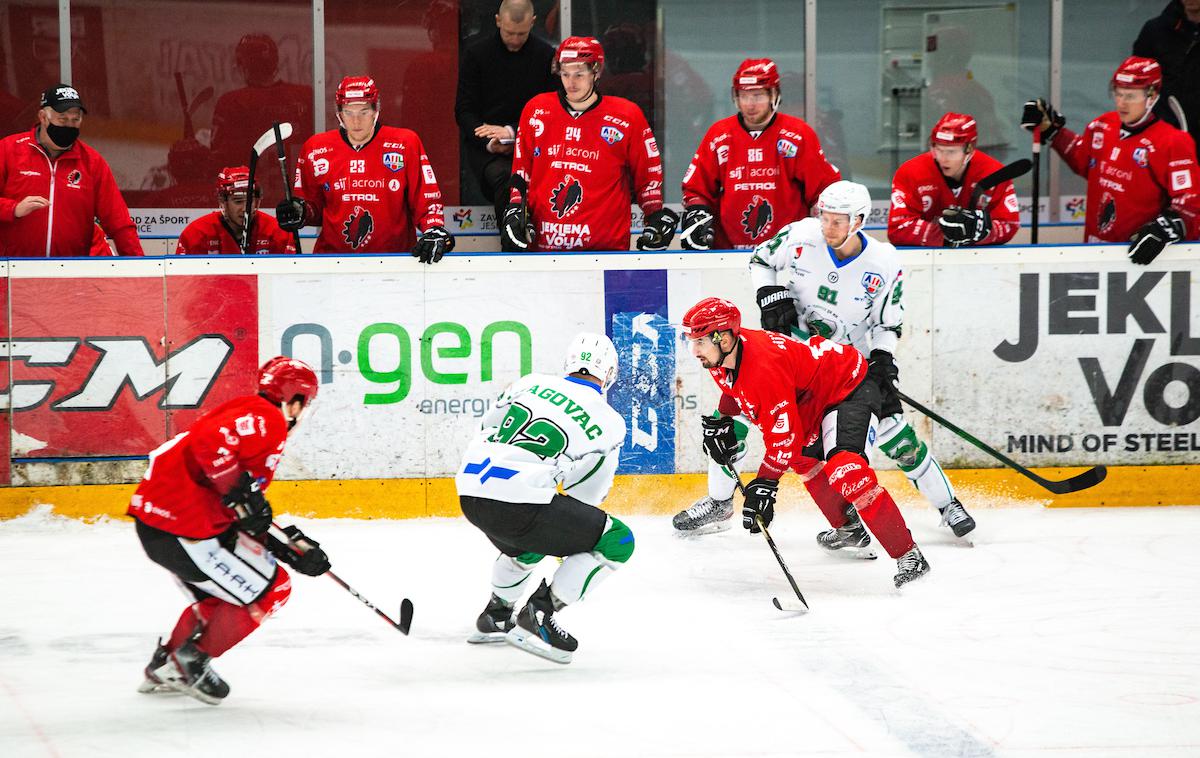 HDD Jesenice HK Olimpija | Jeseničani so se namučili s Celovcem, Olimpija je zmagala pri Fassi. | Foto Peter Podobnik/Sportida