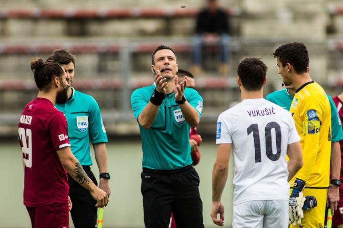 Marko Zalokar | Marko Zalokar (desno) si je na tekmi proti Triglavu v Krškem privoščil veliko neumnost. | Foto Grega Valančič/Sportida