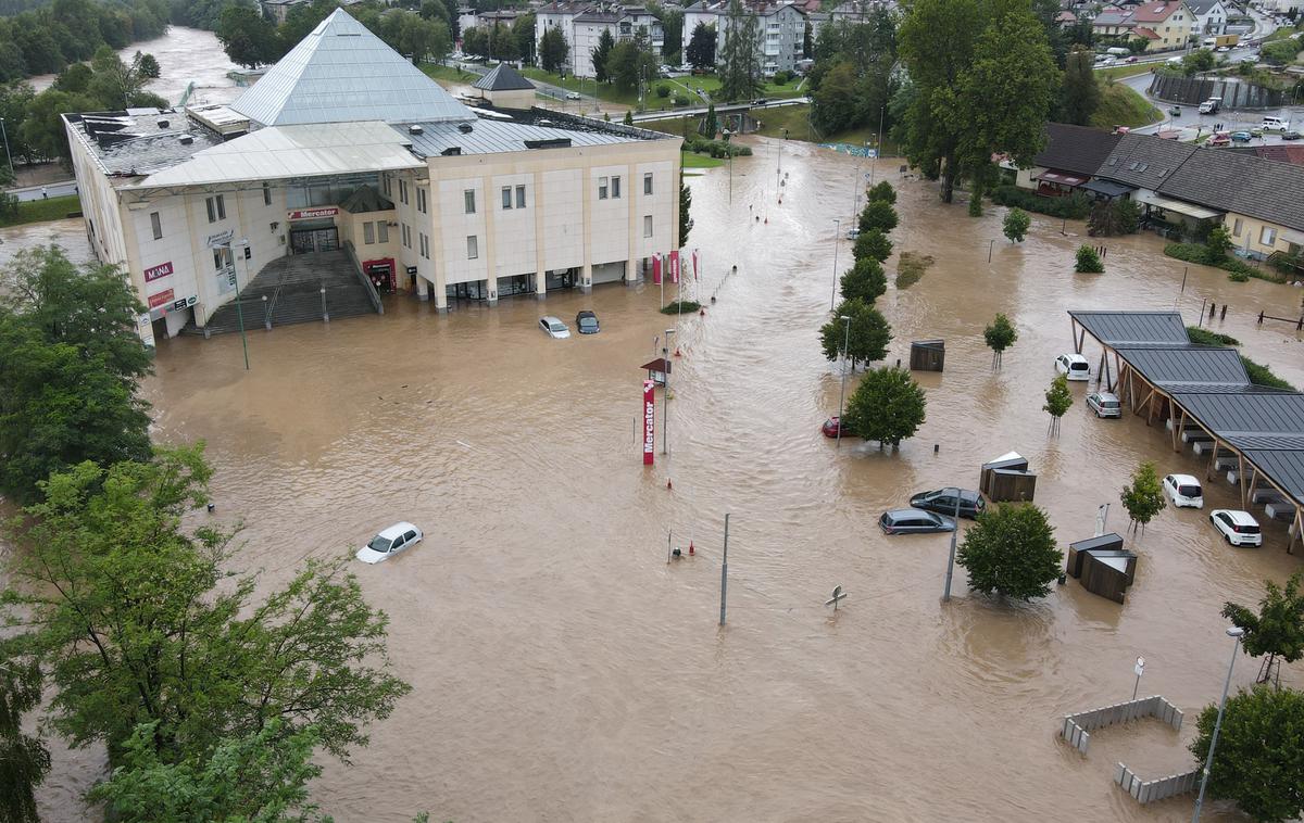 Poplava Medvode | Kljub temu da za prijavo škode velja tridnevni rok po njenem nastanku, zavarovalnica v primeru tovrstnih dogodkov upošteva tudi kasnejše prijave. | Foto Bralec