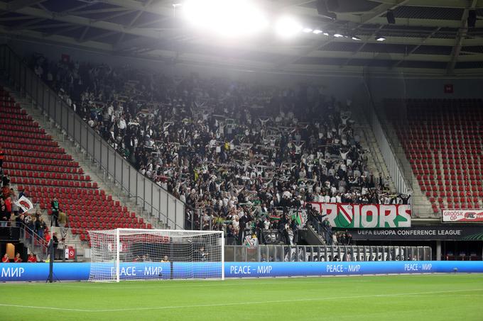 V Alkmaar se je odpravilo veliko navijačev varšavske Legie. | Foto: Guliverimage