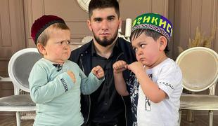 19-letni ruski vplivnež, ki je dobil vzdevek "Mini Khabib"