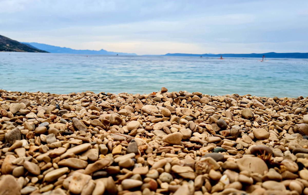 Sukošan, morje, plaža | Zaščitena laguna pri Premanturi je že več kot dva tedna onesnažena s fekalijami. | Foto Shutterstock