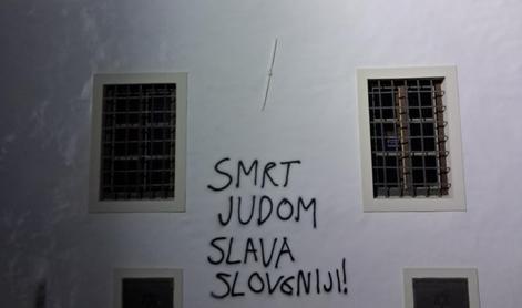 Vandali s sovražnimi grafiti nad mariborsko sinagogo