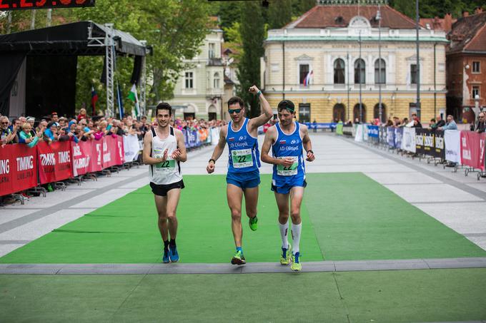 Na daljši razdalji je slavila trojka v sestavi Jan Samide, Uroš Rozman in Primož Porenta, ki so 29 kilometrov po zelo razgibanem terenu pretekli v času ure in 57 minut. | Foto: Peter Podobnik/Sportida