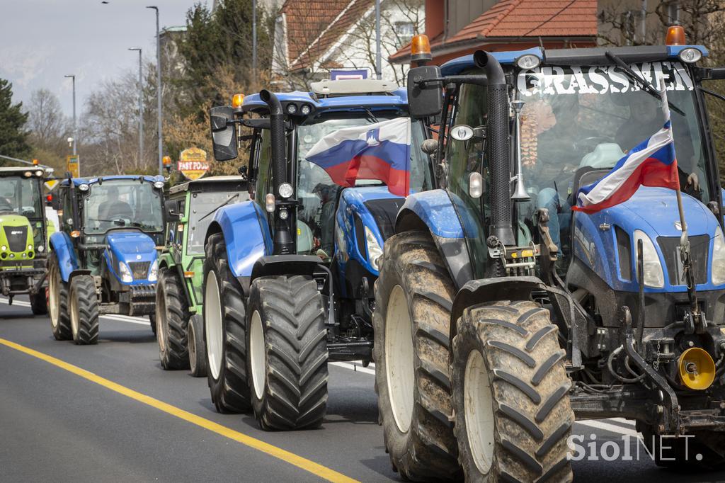 Protestni shod Sindikata kmetov Slovenije. Traktor, kmet, protest.