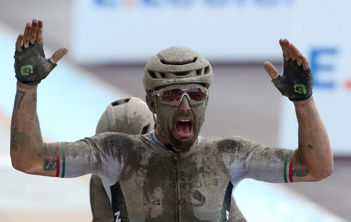 Sonny Colbrelli, Paris Roubaix 2021 | Sonny Colbrelli po veliki zmagi v cilju ni mogel skriti solz sreče. | Foto Reuters