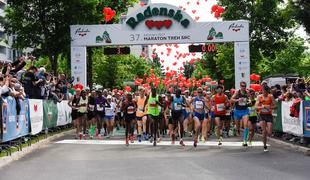 Kenijsko slavje v Radencih, imamo nova državna prvaka v polmaratonu, tekel tudi Pahor #video