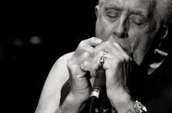 Umrla legenda blues glasbe John Mayall