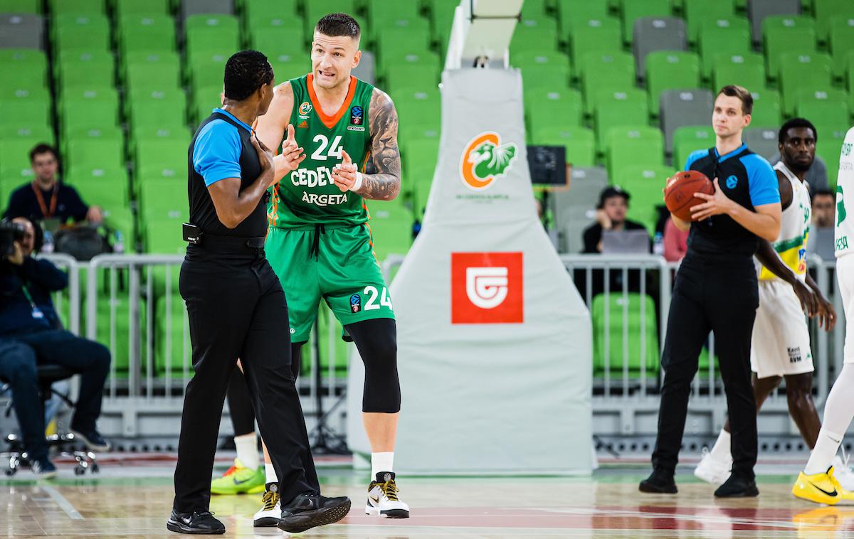 KK Cedevita Olimpija : Bursaspor Alen Omić | Cedevita Olimpija je bila na prvi tekmi nerazpoložena. | Foto Grega Valančič/Sportida