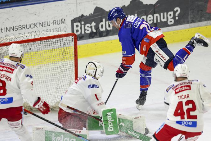 Rok Tičar je v drugi minuti popeljal Celovec v vodstvo, na koncu pa je koroško moštvo z Innsbruckom izgubilo z 2:5. Val Usnik je ob porazu zaustavil 27 strelov. | Foto: Guliverimage/Vladimir Fedorenko