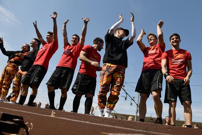 Danes je v skupini Dunking Devils že več kot 70 članov, od tega 25 profesionalnih akrobatov. | Foto: STA ,