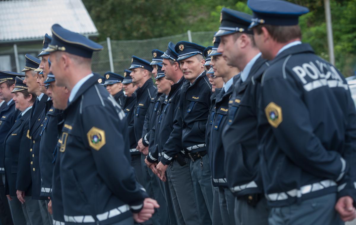 policija, policisti |  Gre za enotno stališče 18 reprezentativnih sindikatov, ki so podpisniki te pogodbe in med drugim zastopajo vojake, policiste, občinske redarje ter delavce v pravosodju in državni upravi. | Foto Bor Slana