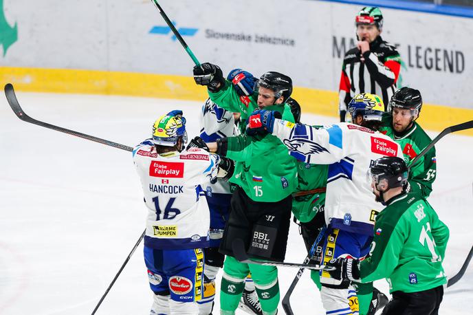 Olimpija - VSV Beljak | Olimpija je klonila proti Beljaku. | Foto Aleš Fevžer