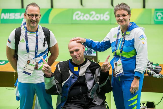 Polona Sladič (desno) odlično bdi nad slovenskimi strelci. | Foto: Vid Ponikvar