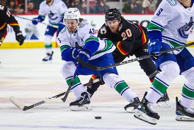 Quinn Hughes je z zadetkom za 1:0 postal šesti branilec v zadnjih 25 letih s točko na vsaj 11 zaporednih gostovanjih | Foto: Reuters