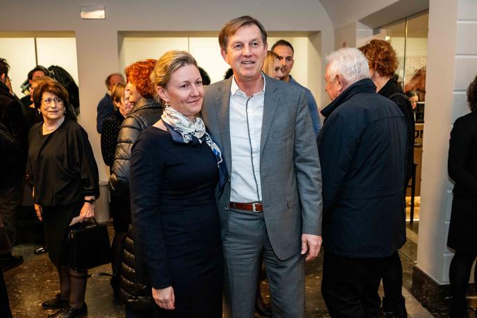 Miro Cerar, Mojca Stropnik | Na kulturnem dogodku v Celju sta Miro Cerar in njegova partnerka Mojca Stropnik vidno uživala. | Foto Mediaspeed